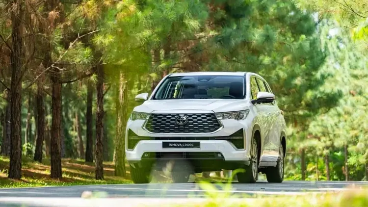 Những mẫu xe hybrid bán chạy tháng 10/2025